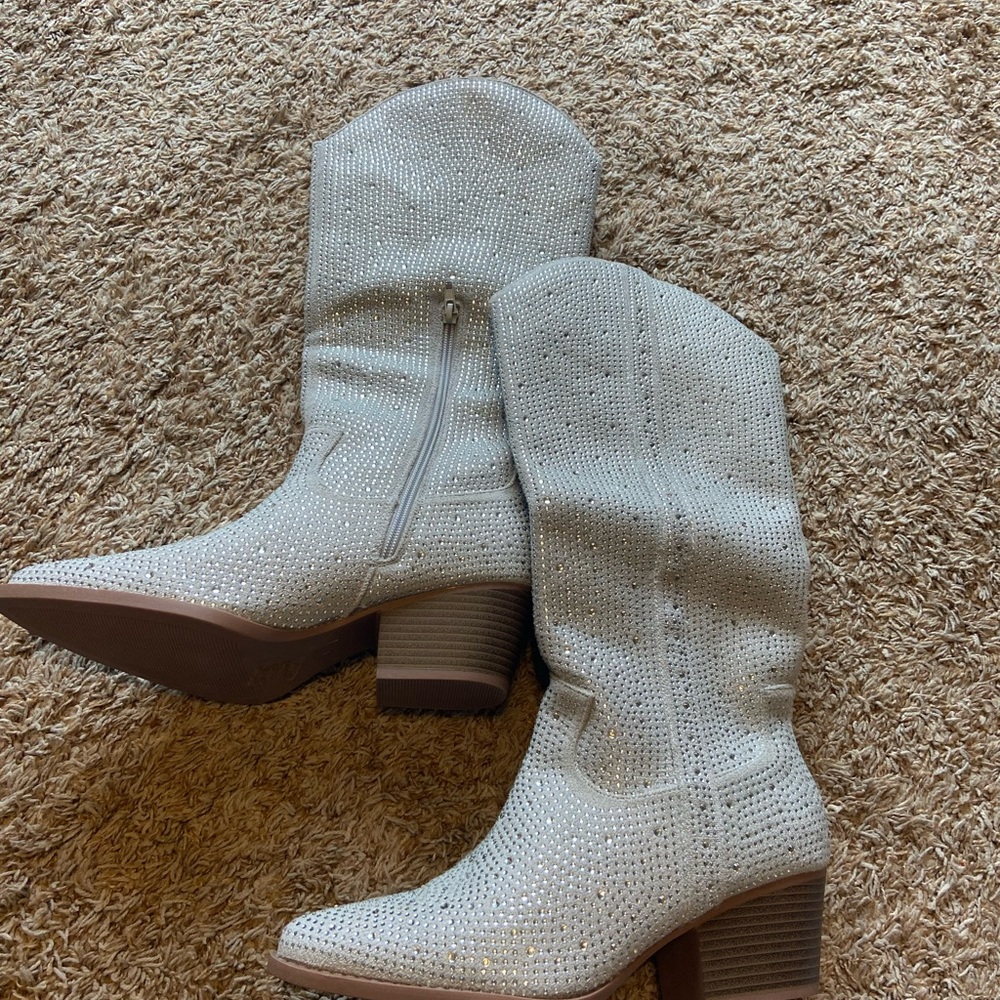 NWOT- Beautiful Sparkle boots